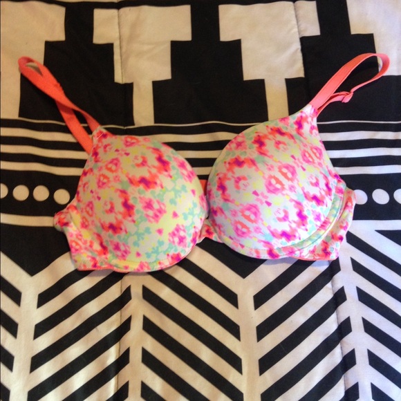 ❌SOLD❌34 B Pink Wear Everywhere push-up bra