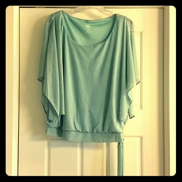 Jessica Simpson cold shoulder top