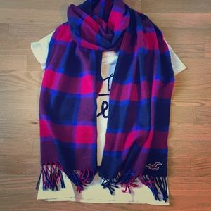 Hollister plaid scarf!