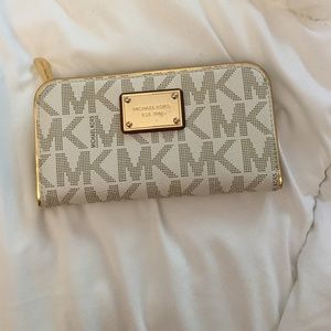 Michael kors wallet