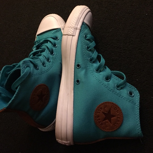 Blue high top converse