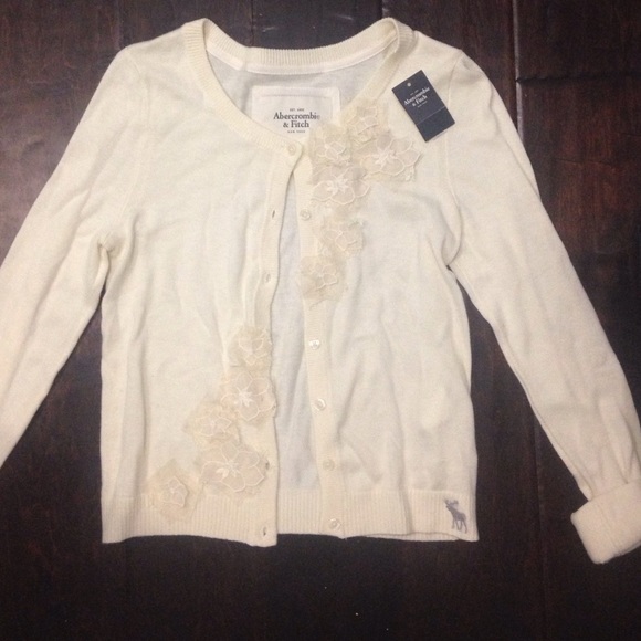Ivory Abercrombie and Fitch sweater NWOT