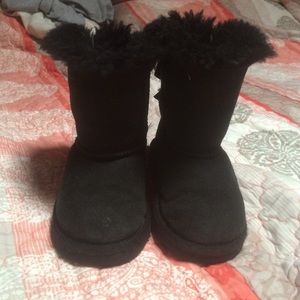 Little Girl size 9 bow tie uggs