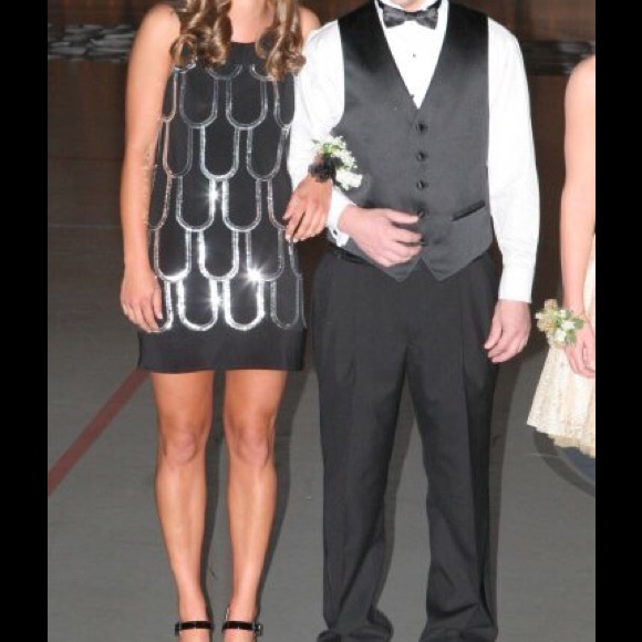 🎉SALE🎉 Black and sequined dress! - Picture 2 of 3