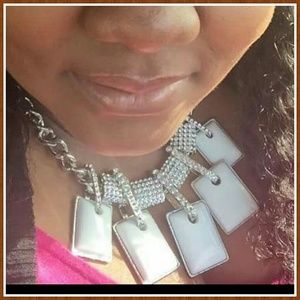 🎉FLASH SALE🎉WHITE OUT NECKLACE *"NWT**