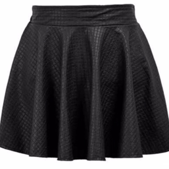♥️ snakeskin embossed flare mini NWOT