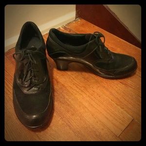 Clarks Black Leather Oxford Style Heels