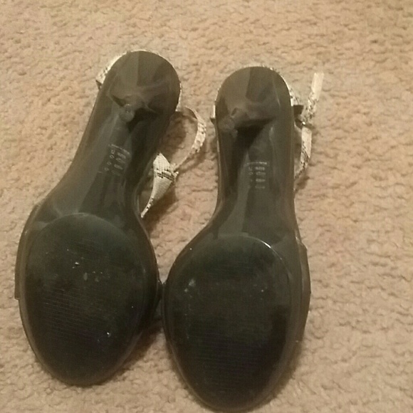 Shoe - Picture 2 of 4