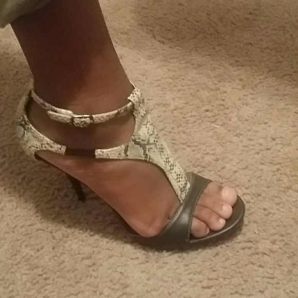 Shoe - Picture 3 of 4