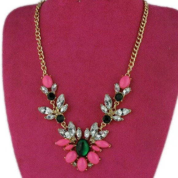Statement necklace