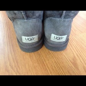 Gently used UGG Australia short suede boots