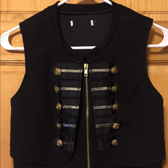 Black n gold vest - Picture 2 of 4