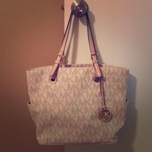 MICHAEL MK Jet Set Signature Tote (Vanilla)