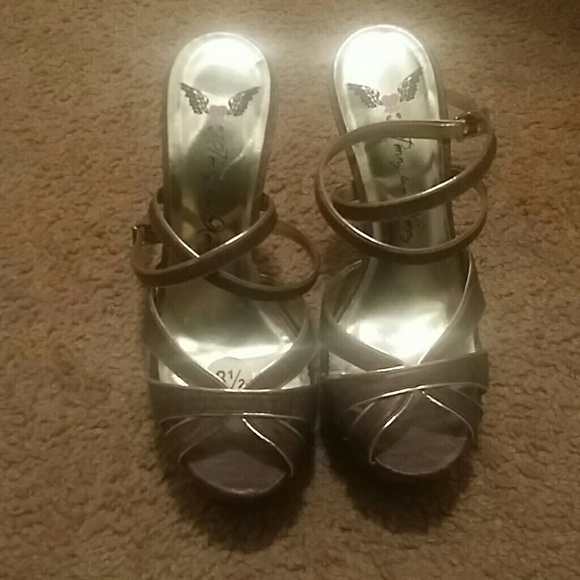 High heels - Picture 4 of 4