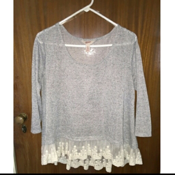 Grey 3/4th sleeve lace top