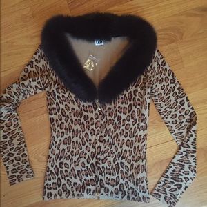 Never worn sweater with removable fur collar.
