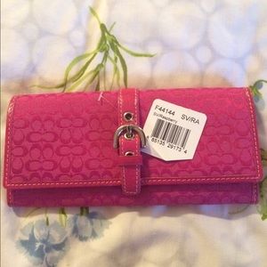 Coach case, Raspberry, NWT