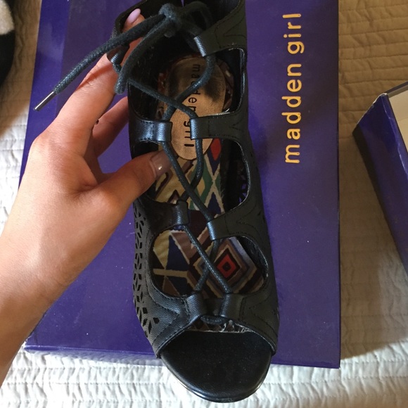 Madden Girl - Picture 2 of 4