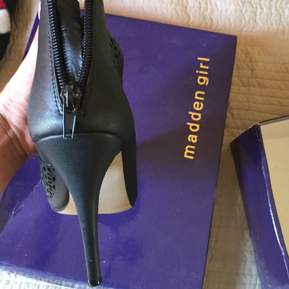 Madden Girl - Picture 3 of 4