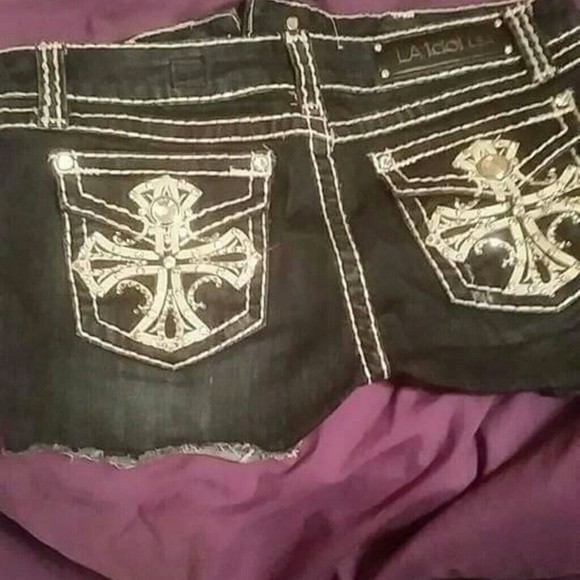 La idol shorts size large