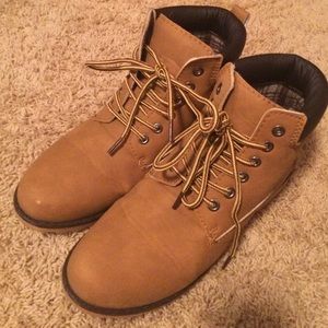 Look-alike timbs
