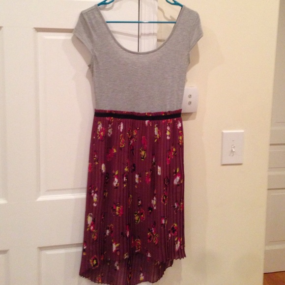 Hi-low pleated gray top/purple floral dress