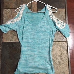 Crochet cutout 3/4 sleeve shirt