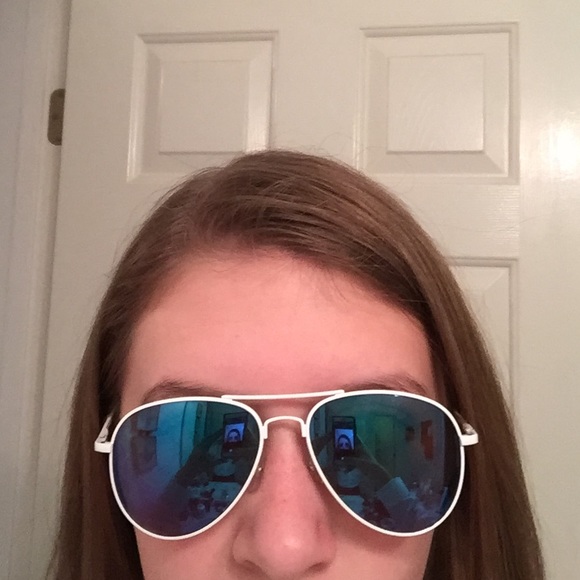 white aviator sunglasses - Picture 4 of 4