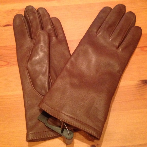 Genuine leather brown gloves