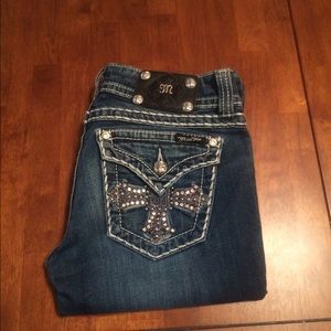 Pre loved miss me jeans size 28! Inseam is 29!