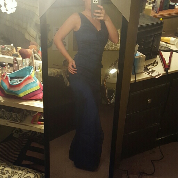 Formal gown - Picture 2 of 4
