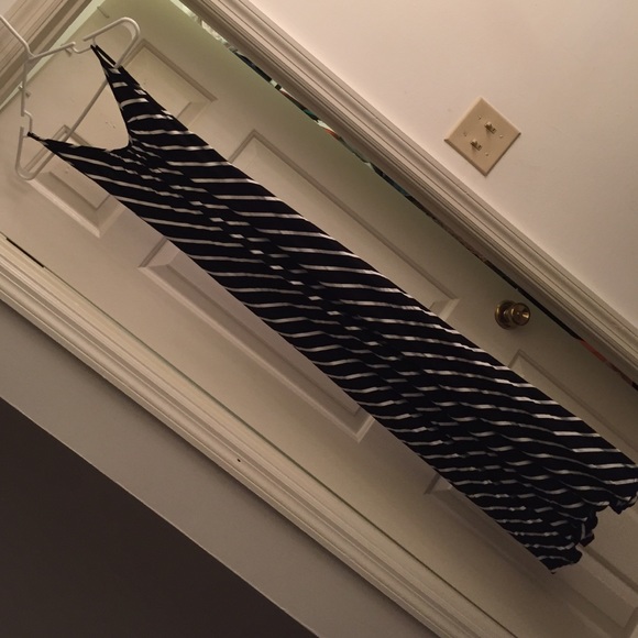 🎉 FLASH SALE 🎉 Black & white striped maxi dress.