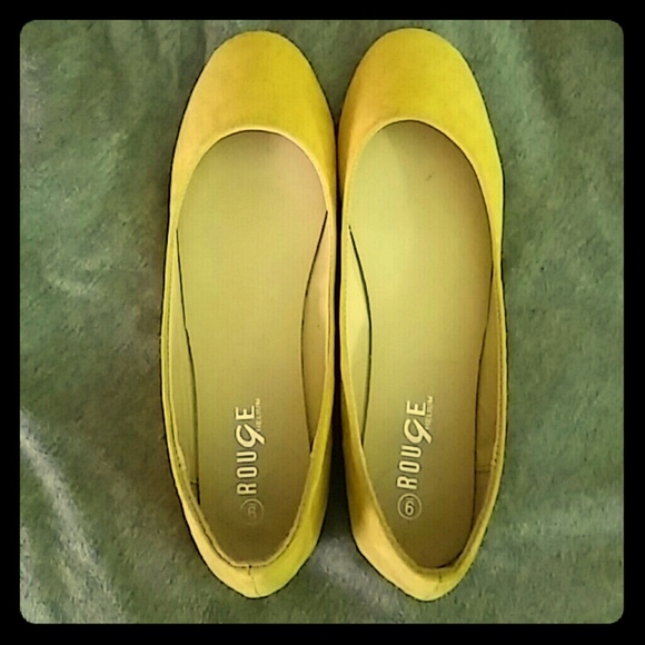 Yellow/Gold Flats