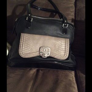 Guess purse and wallet! 💞💞