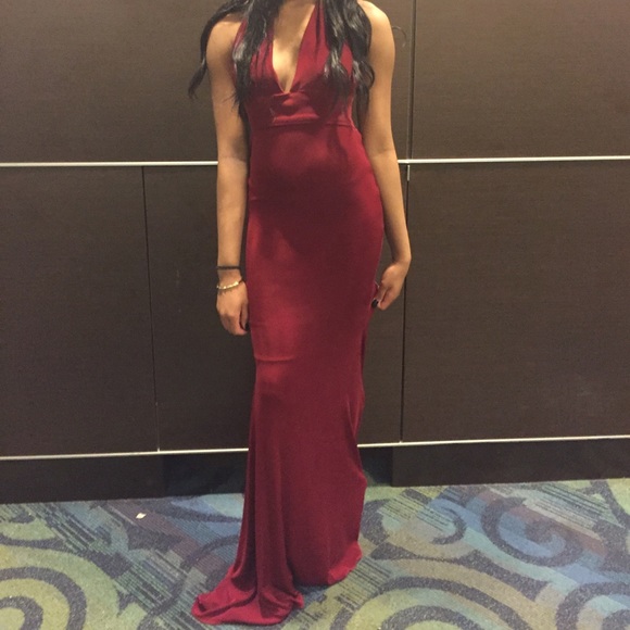 Red Gown - Picture 3 of 3