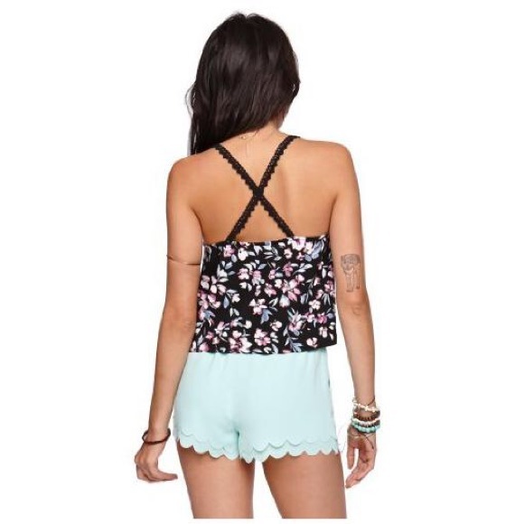 💥LOWEST💥 Kendall & Kylie cropped tank