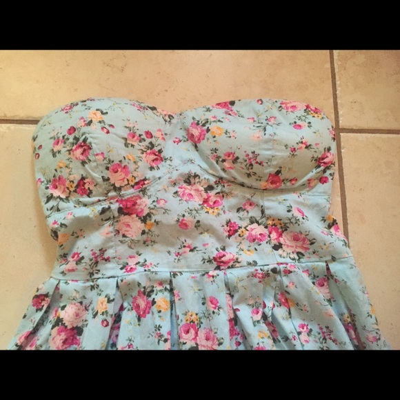 Short strapless dress - Picture 3 of 4