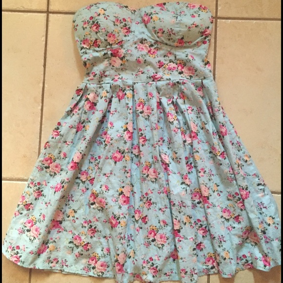 Short strapless dress - Picture 4 of 4