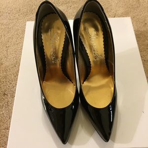 Black heels pumps size 4