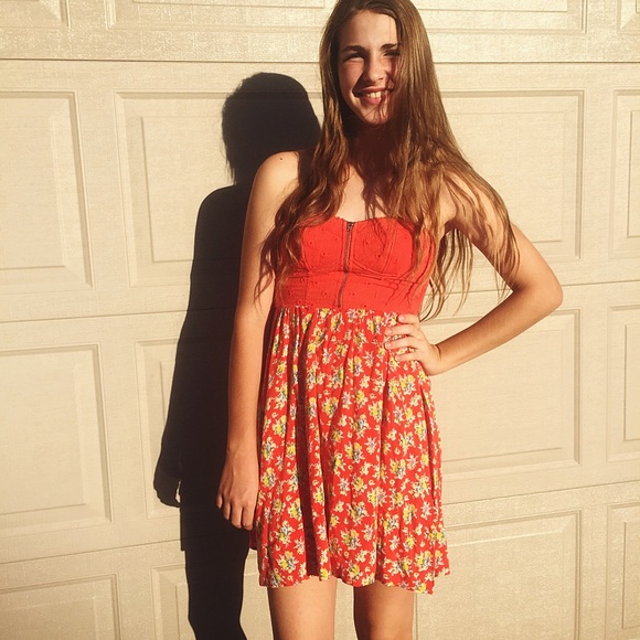 Short strapless dress - Picture 1 of 3