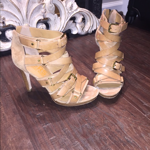 FINAL MARKDOWN🎉🎉KORS Michael kors  buckle sandal