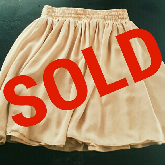American Apparel Dresses & Skirts - American Apparel nude Chiffon skirt