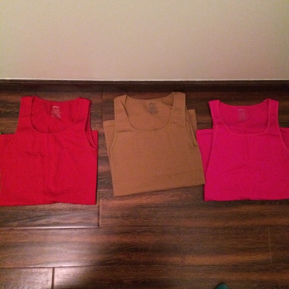 Tank top bundle - Picture 2 of 4