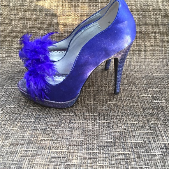 Fun blue heels! - Picture 2 of 3