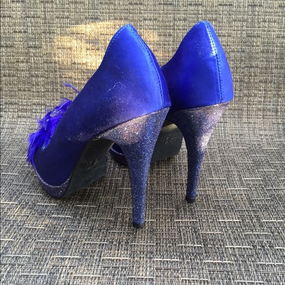 Fun blue heels! - Picture 3 of 3