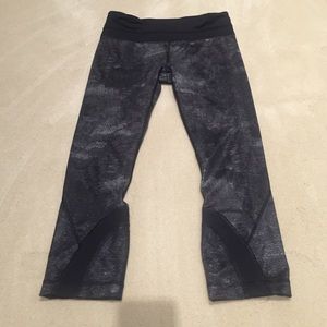 Lululemon snake print leggings crops
