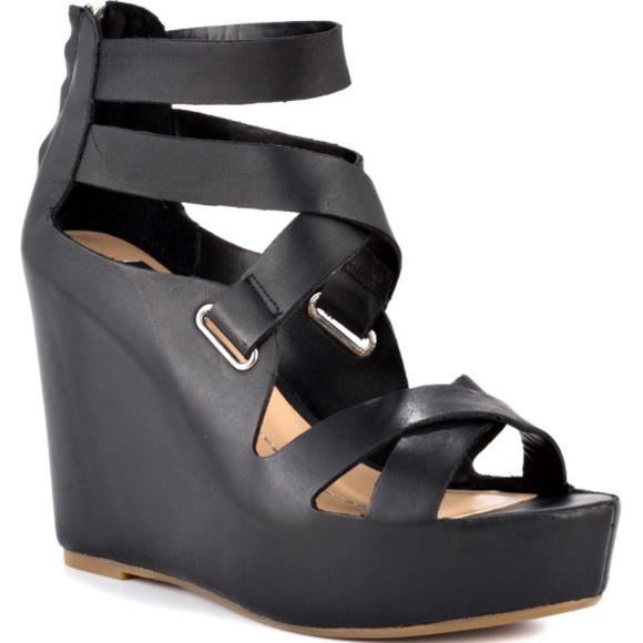 ***SOLD*** Dolce Vita Jury Black Leather Sandals