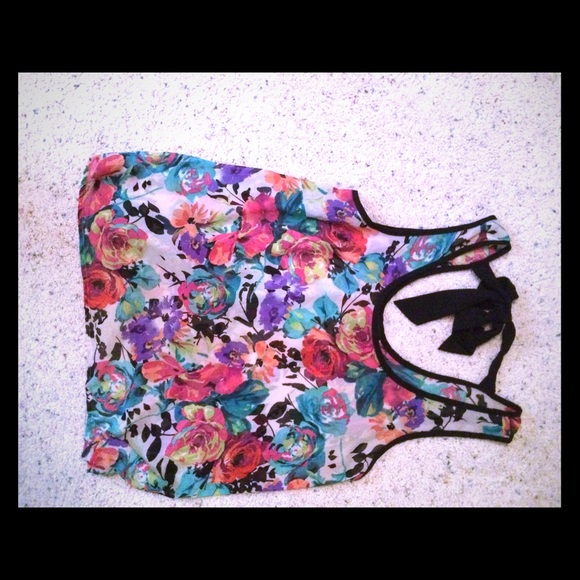 Wet seal tank with black bow