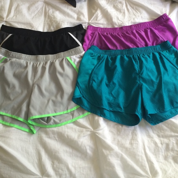 Old Navy Pants - ||BUNDLED|| 4 pair of Old Navy activewear shorts