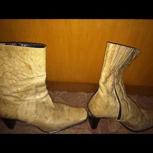 Vero Cuoio booties